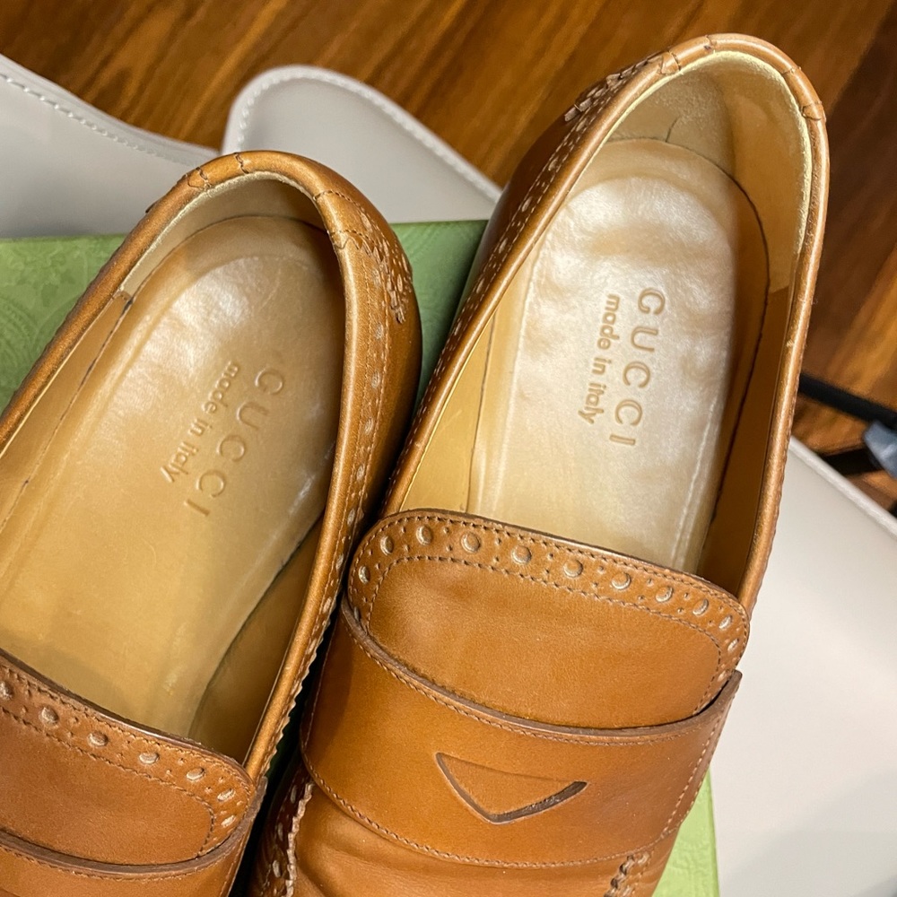 Authentic Gucci loafer with bee web embroidered - Picture 3 of 9
